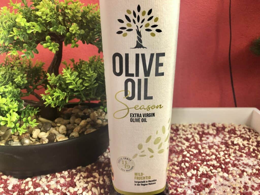 Olive Oil Season, das Etikett der Flasche
