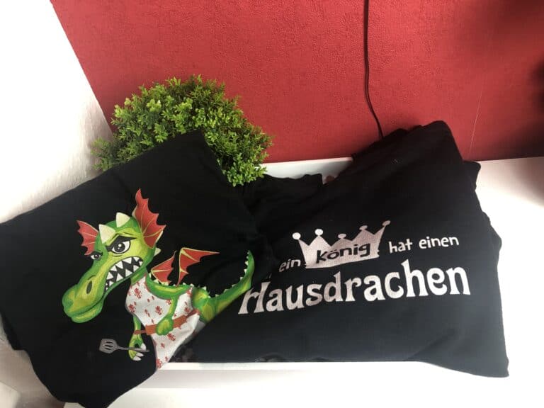 Das T-shirt und Hoodie von Printerval