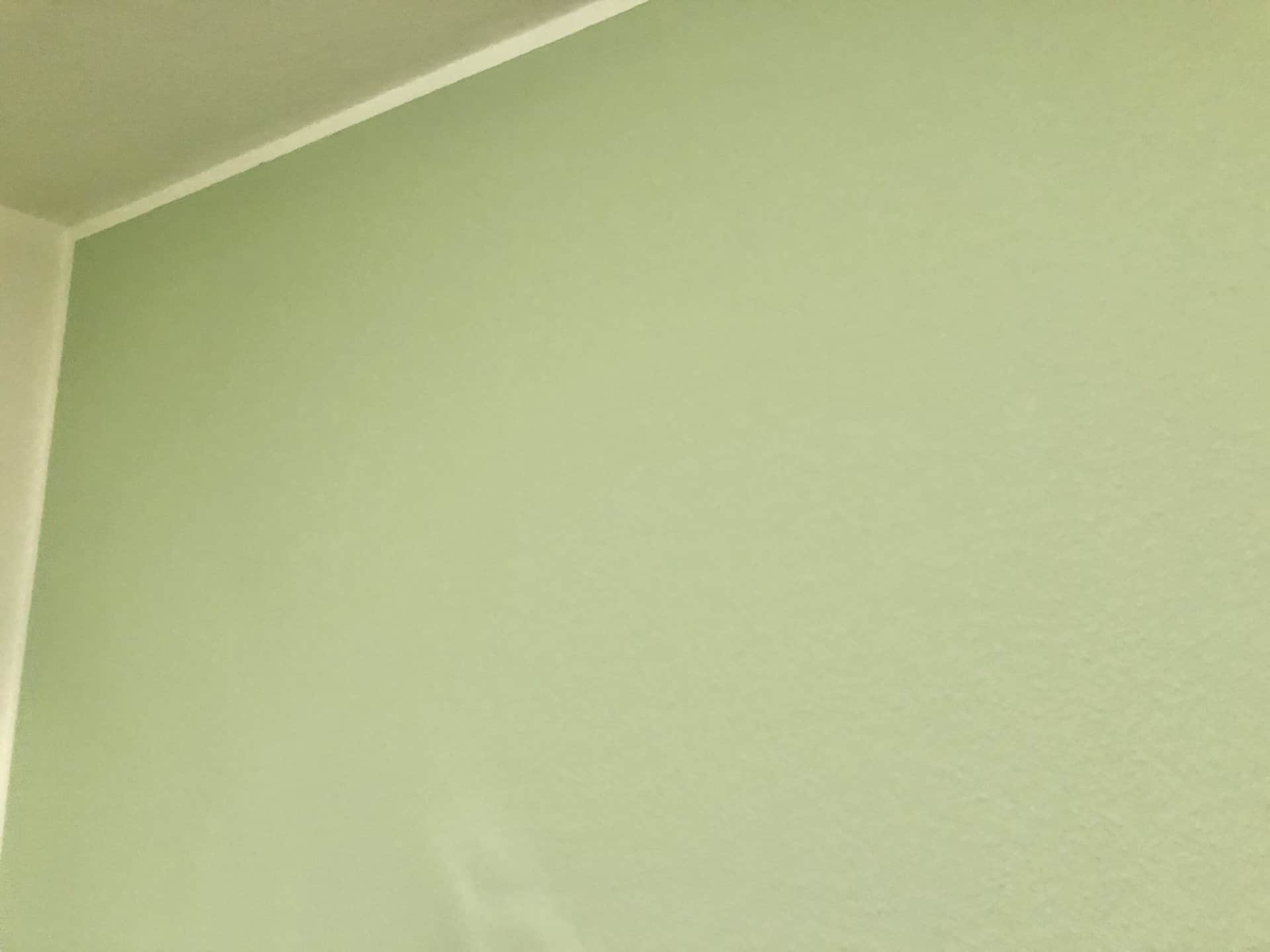 Die Farbe Spring Green an der Wand