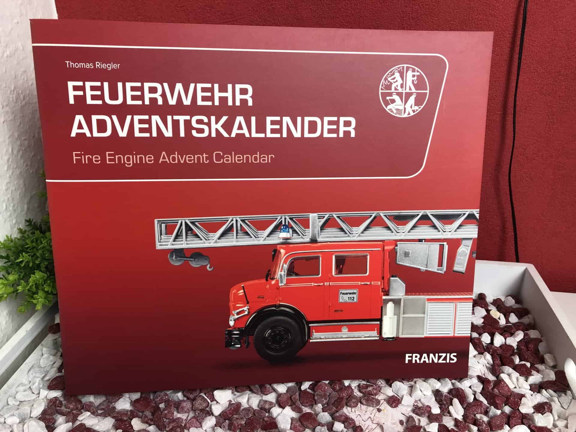 Das Buch mit der Geschichte und den Geschichten sowie der Anleitung zum Aufbau des Franzis Feuerwehr Adventskalenders