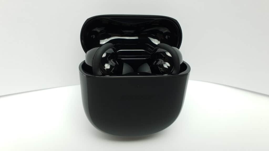 Das Ladecase geöffnet der BOSE QuietComfort Earbuds II True Wireless