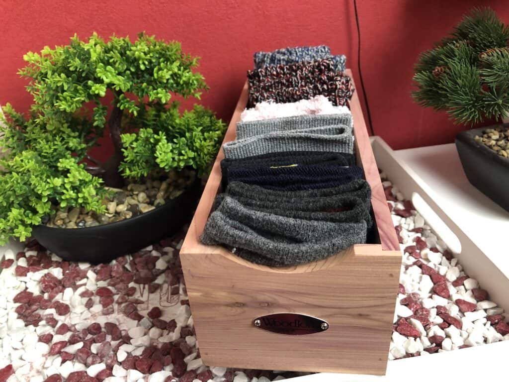 Die The good things Woodlore Sockenbox gefüllt