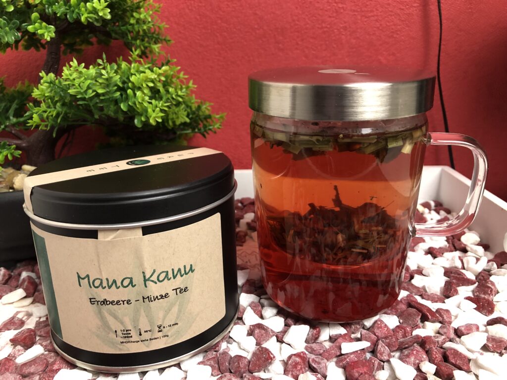 Der Mana Kanu Erdbeer und Minze Tee