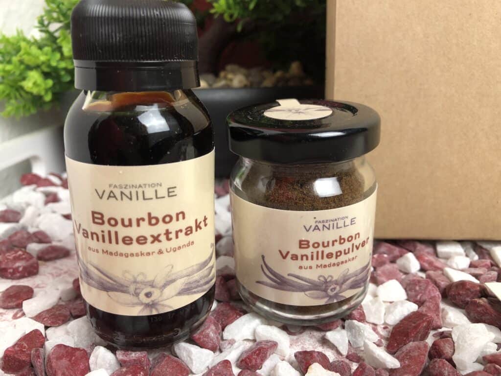 Bourbon Vanilleextrakt und das Bourbon Vanillepulver von Faszination Vanille