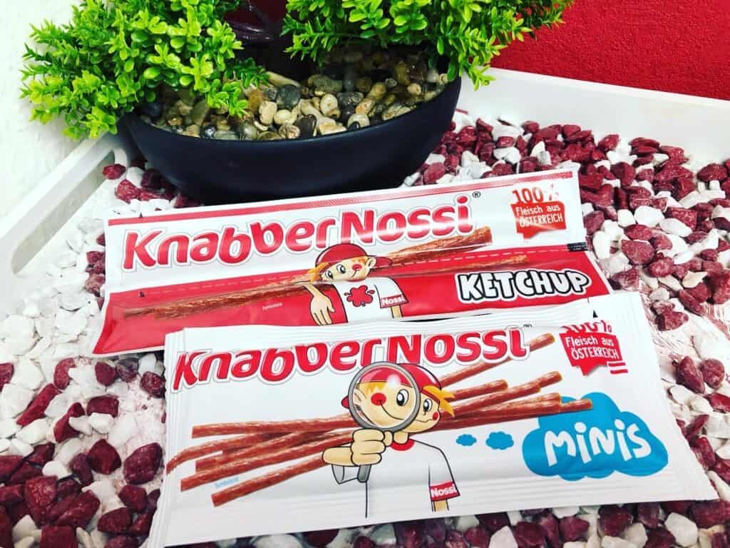 Knabbernossi Mini und Ketchup