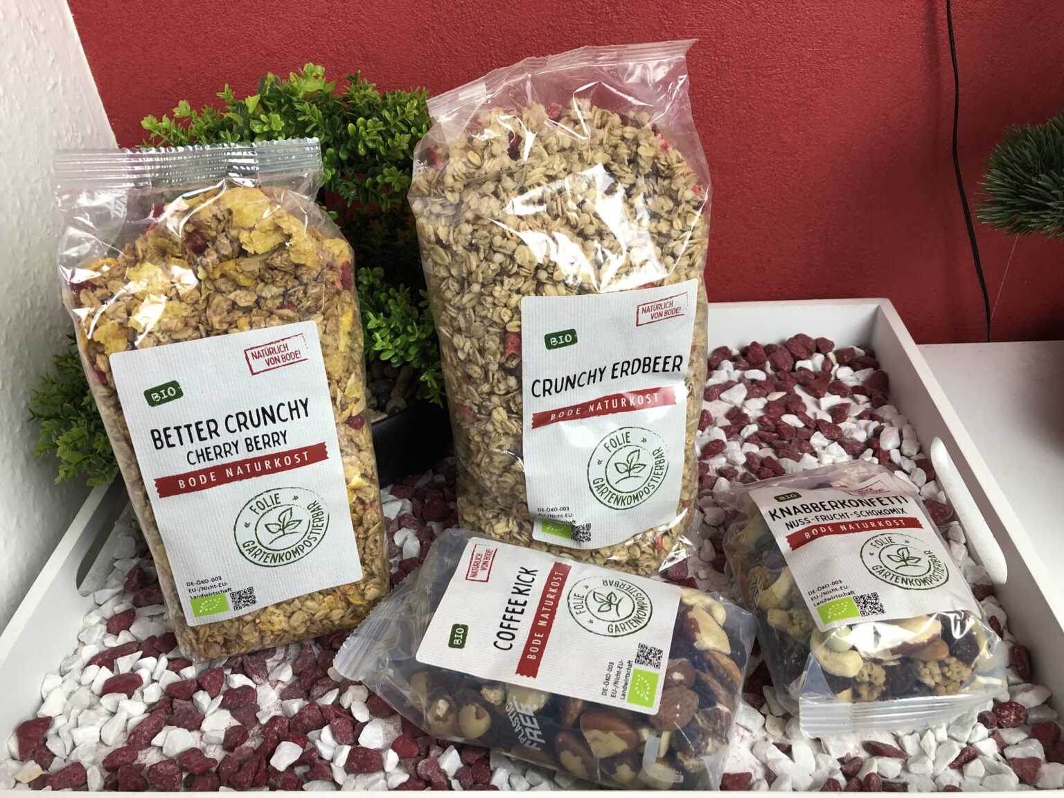 Das Crunchy Müsli, der Coffee Kick sowie das Knabberkonfetti von Bode Naturkost