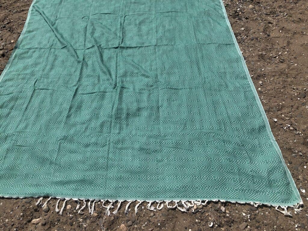 Die Samimi Hamamtuch Decke Pestemal aus Baumwolle Atom Grün in Nahmaufnahme