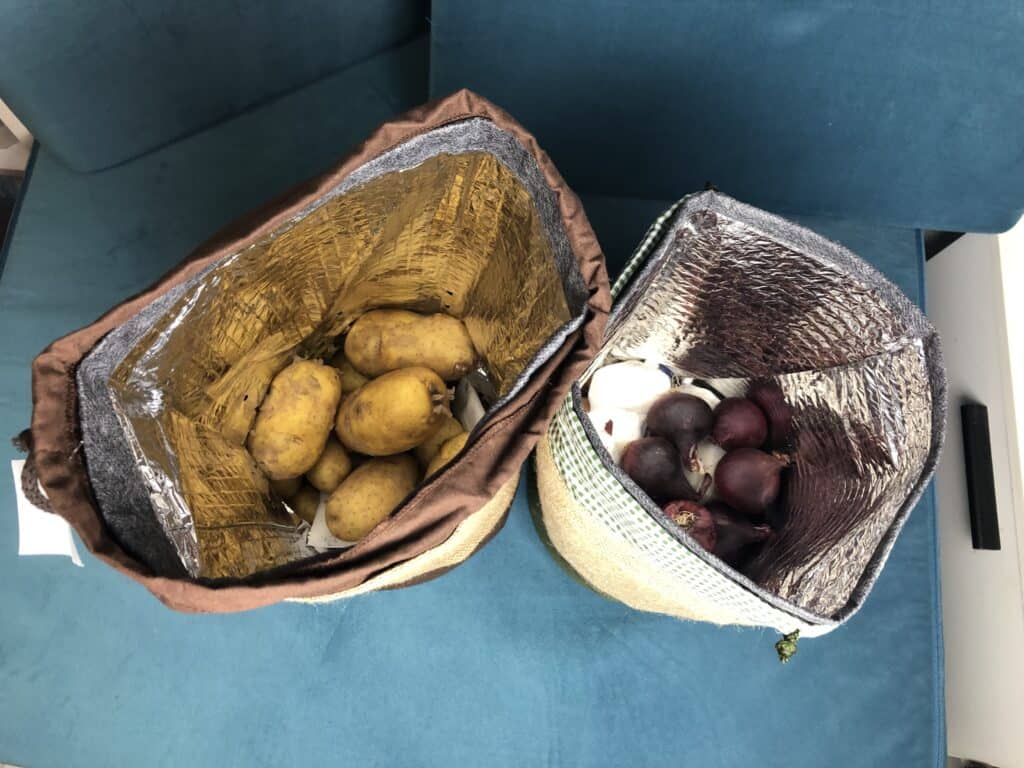 Kartoffeln und Zwiebeln in dem Terpenix Zembag