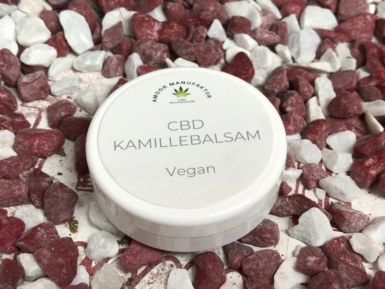 Der Amoor Manufaktur CBD Kamillenbalsam