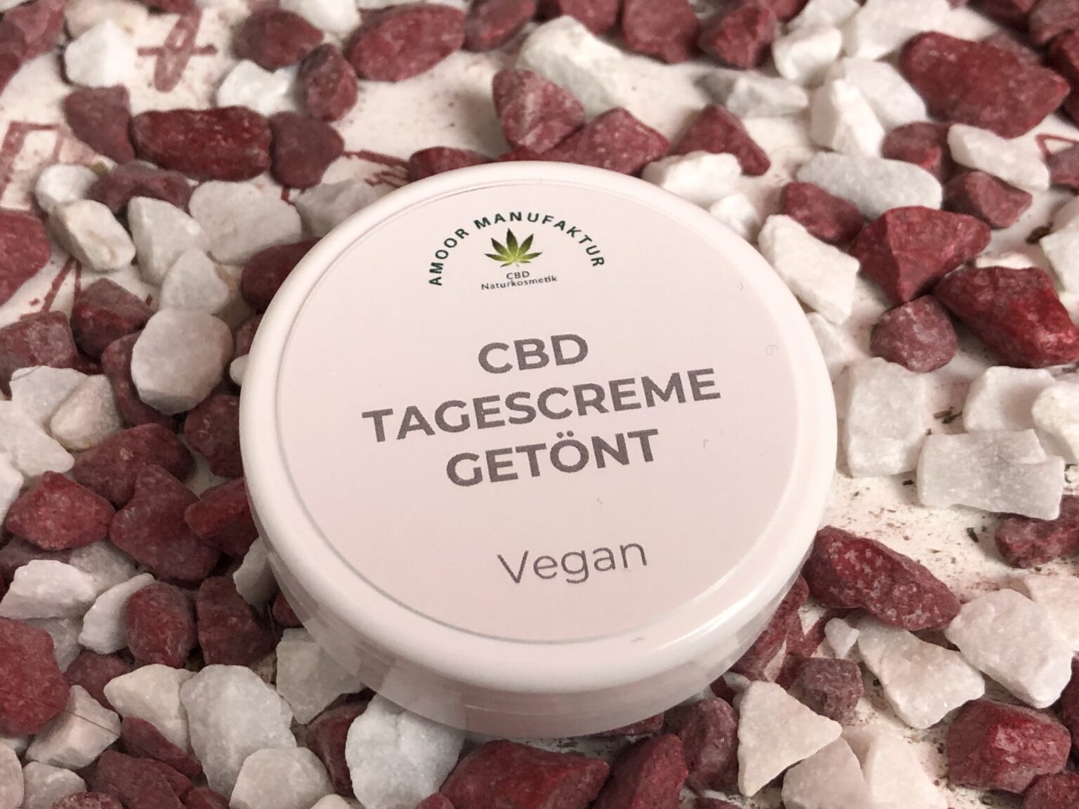 Die Amoor Manufaktur getönte Tagescreme