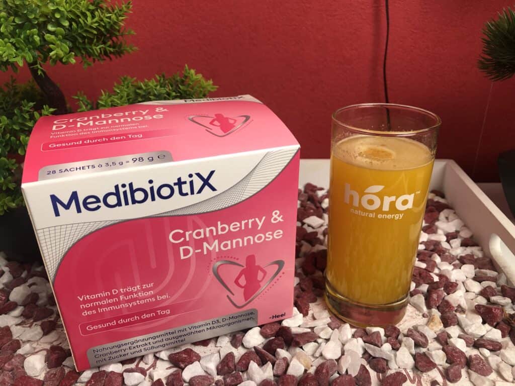 Das MedibiotiX Cranberry aufgelöst in Wasser