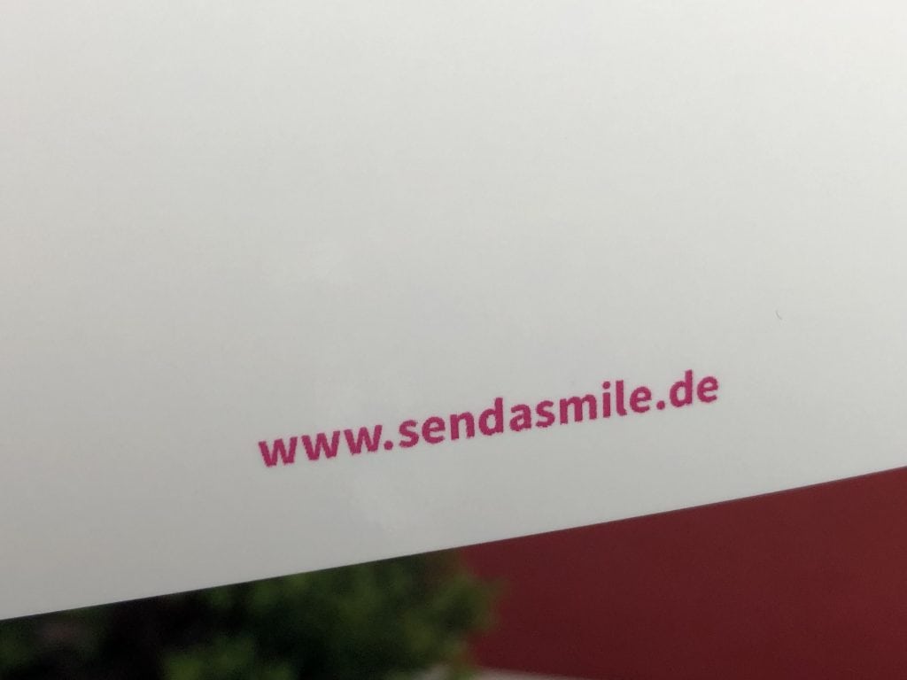 Die Rückseite der kann kann ich mit oder ohne Logo auswählen