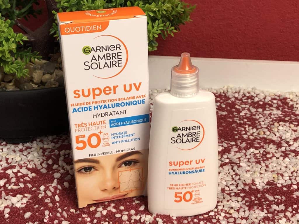 Das Ambre Solaire super UV Hyaluronsäure Sonnenfluid