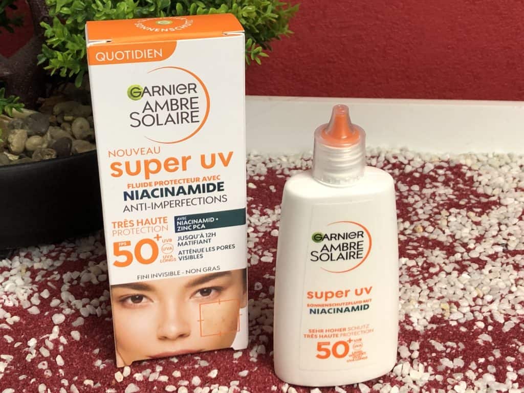 Das Ambre Solaire super UV Niacinamide Sonnenfluid