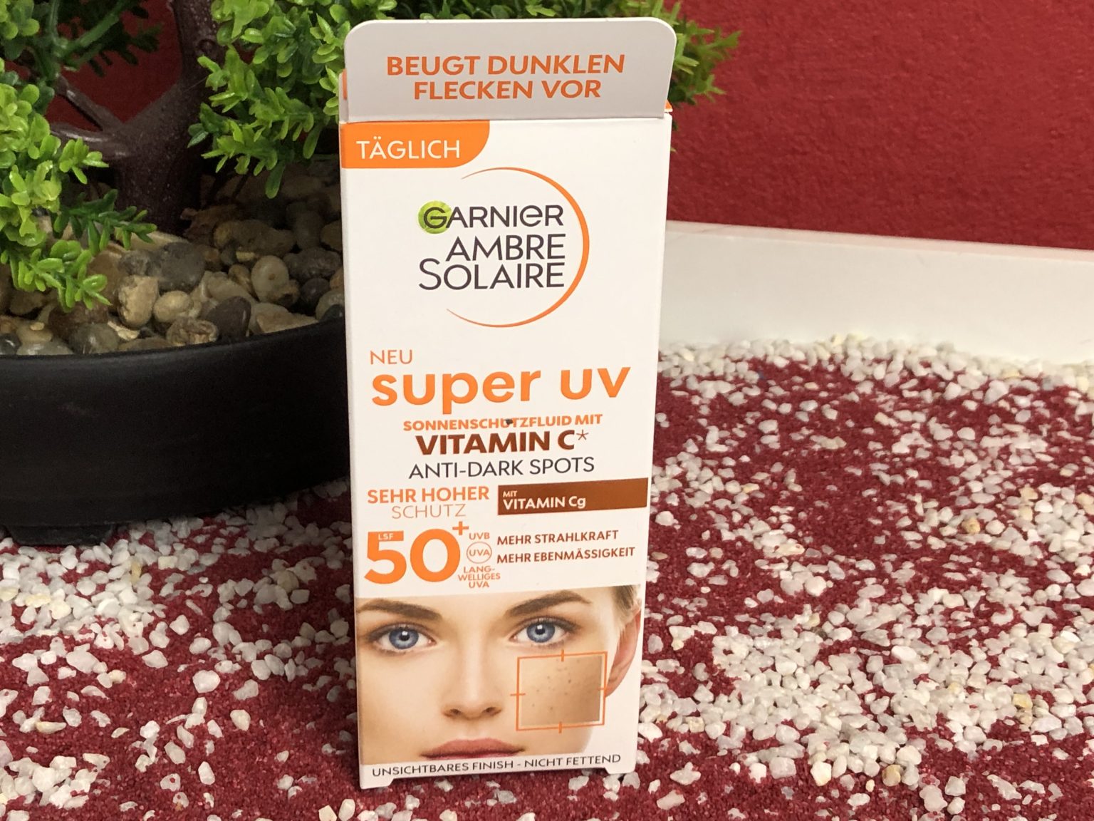 Das Ambre Solaire super UV Vitamin C Sonnenfluid