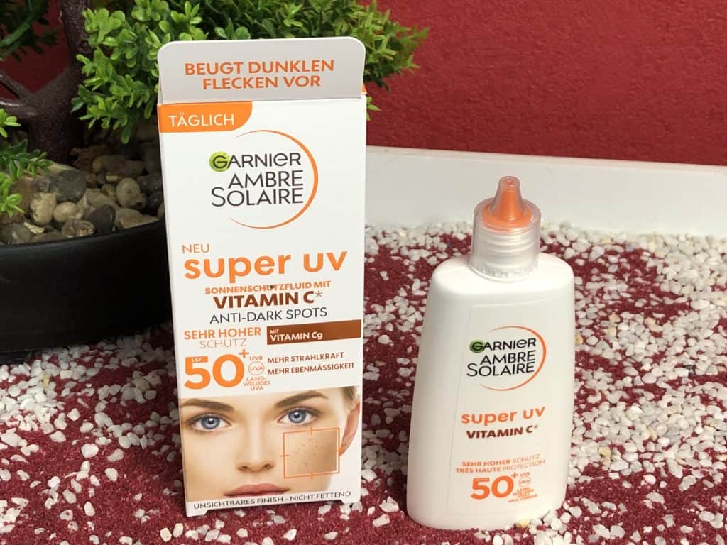 Das Ambre Solaire super UV Vitamin C Sonnenfluid