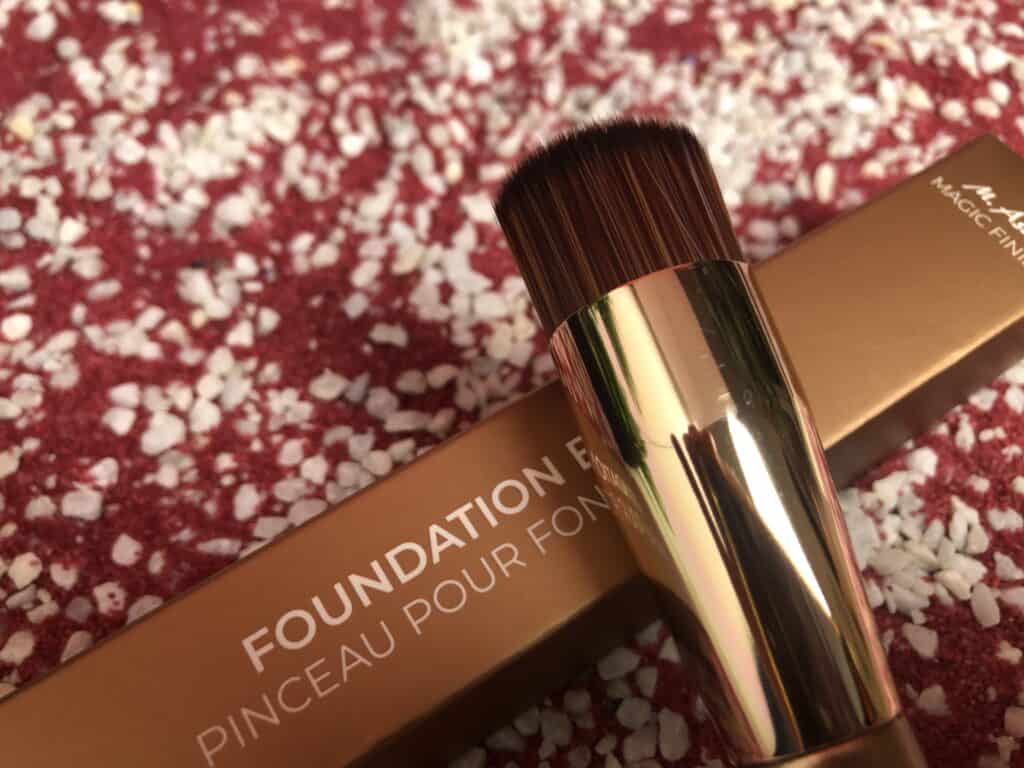 Der MAGIC FINISH Foundation Brush aus dem Asam Beauty Starter Kit