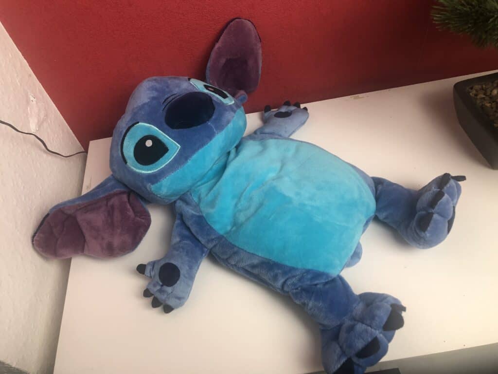 Die super süße Stitch Wärmflasche, liegend