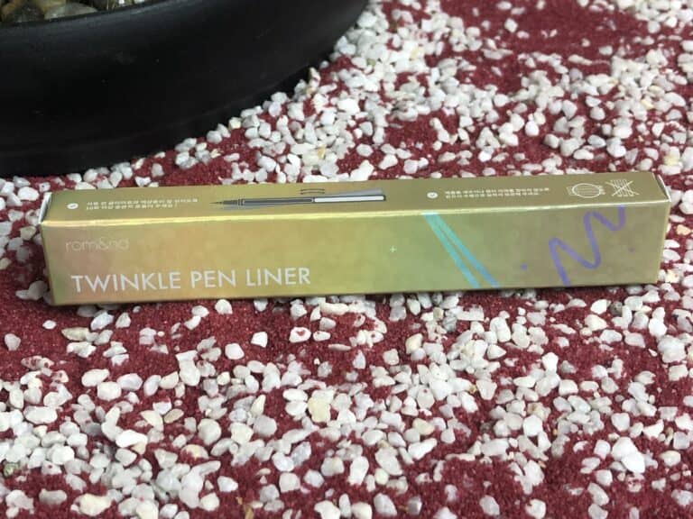 Der Yesstyle Twinkle Pen Eyeliner in der Variante #02 Golden Waves