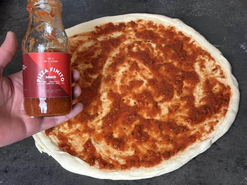 Und so sieht sie auf der Pizza aus