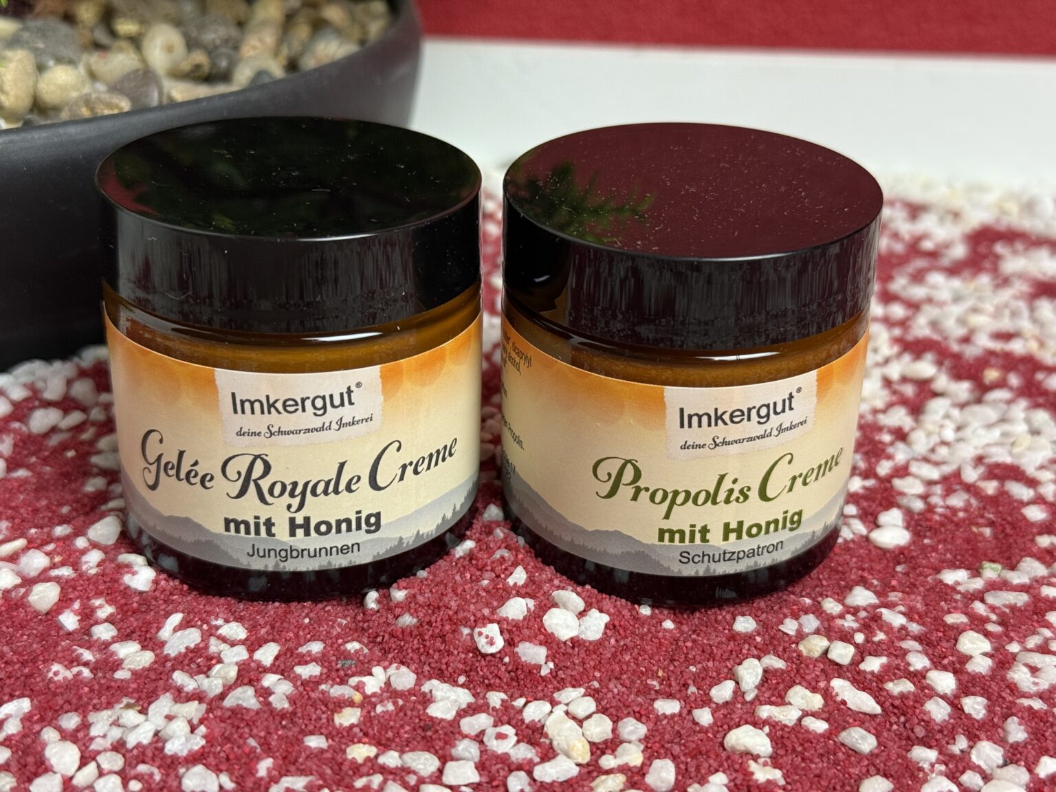 Die beiden Sorten Beeandhoneymd Imkergut Creme