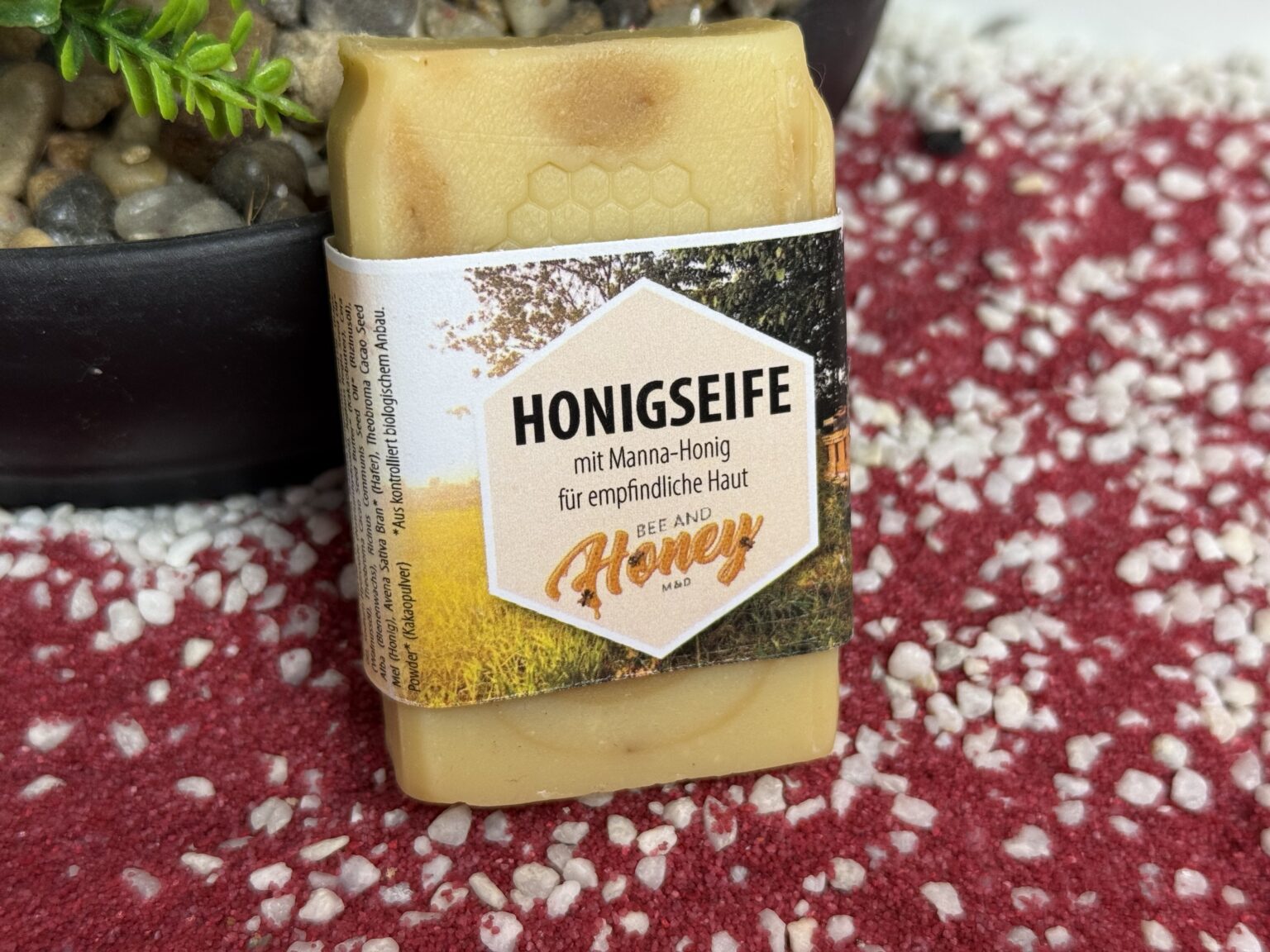 Die Beeandhoneymd Honigseife mit Mannahonig