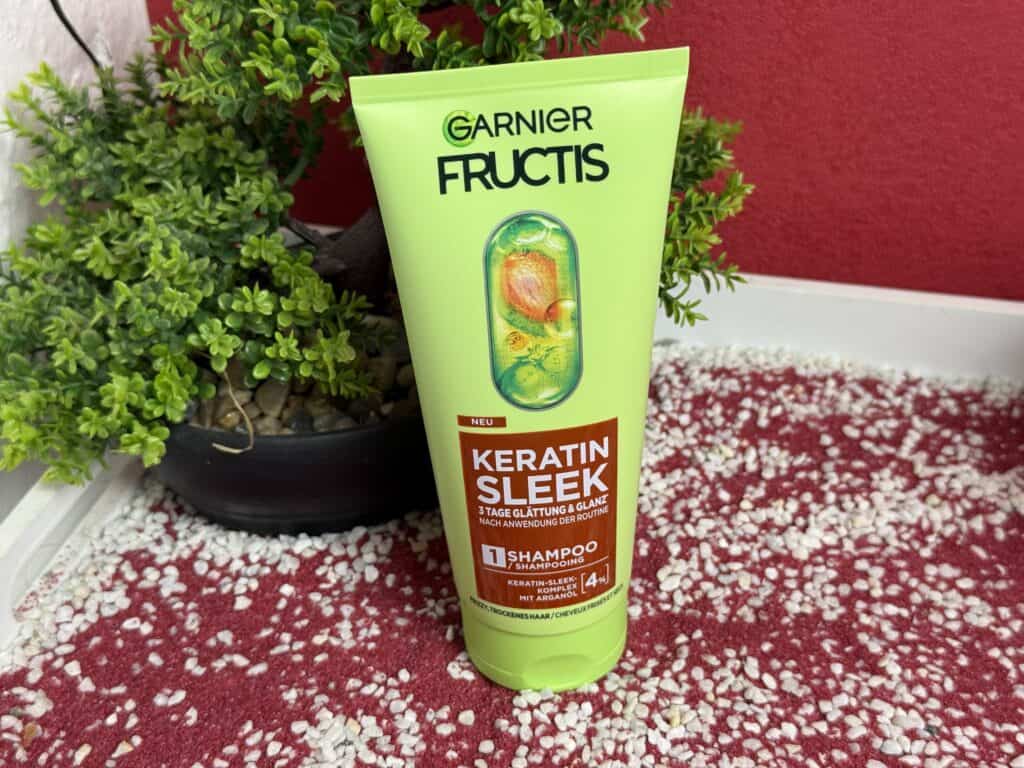 Das Garnier Fructis Keratin Sleek Shampoo
