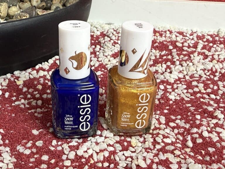 Die Essie Schneewittchen Limited Edition in den Farben Brave & True sowie Good Things Glow