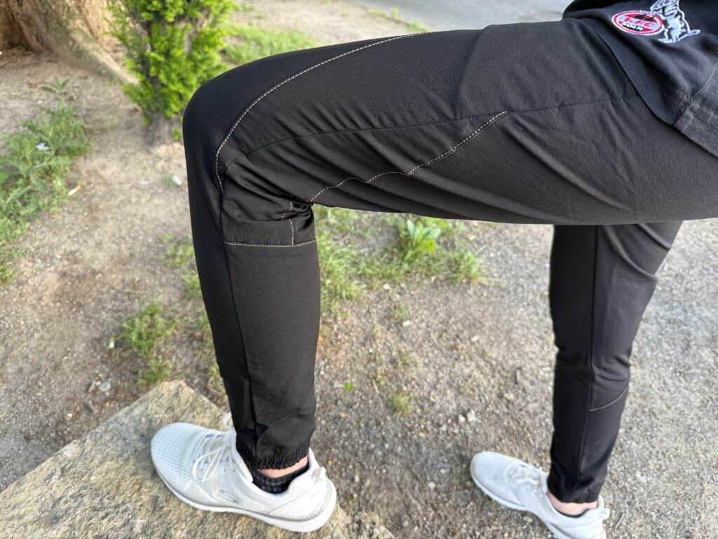 Die Kletterklenkes Boulderhose Obsidian macht jede Bewegung mit