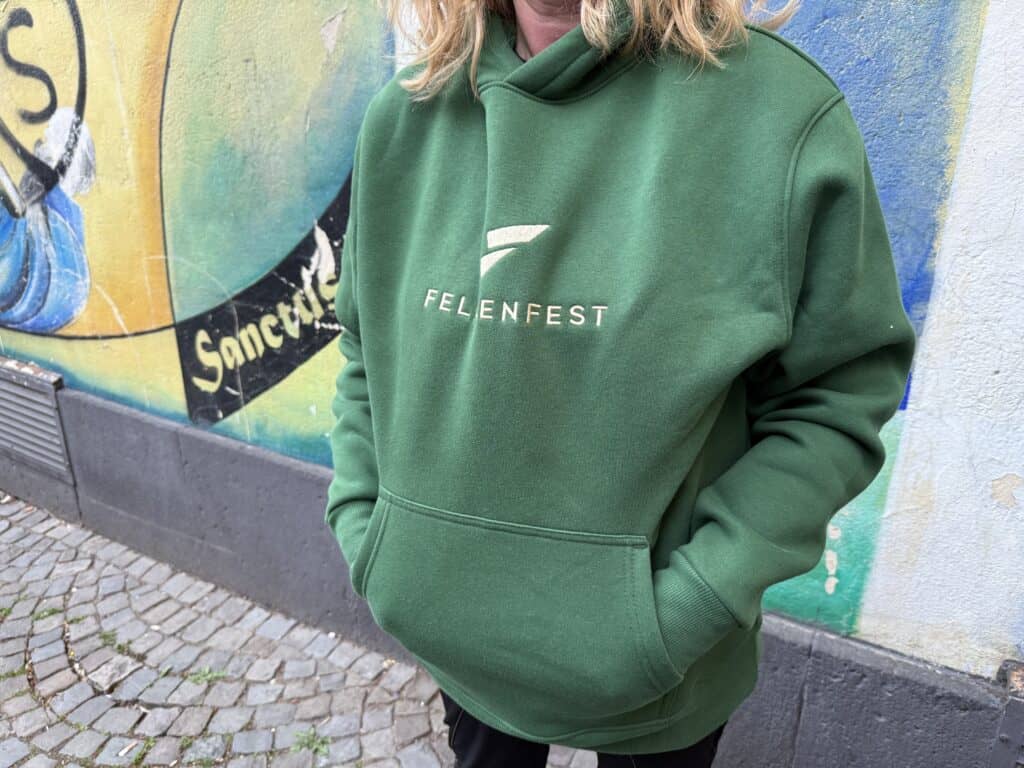 So sieht der Kletterklenkes Hoodie Slopers getragen aus