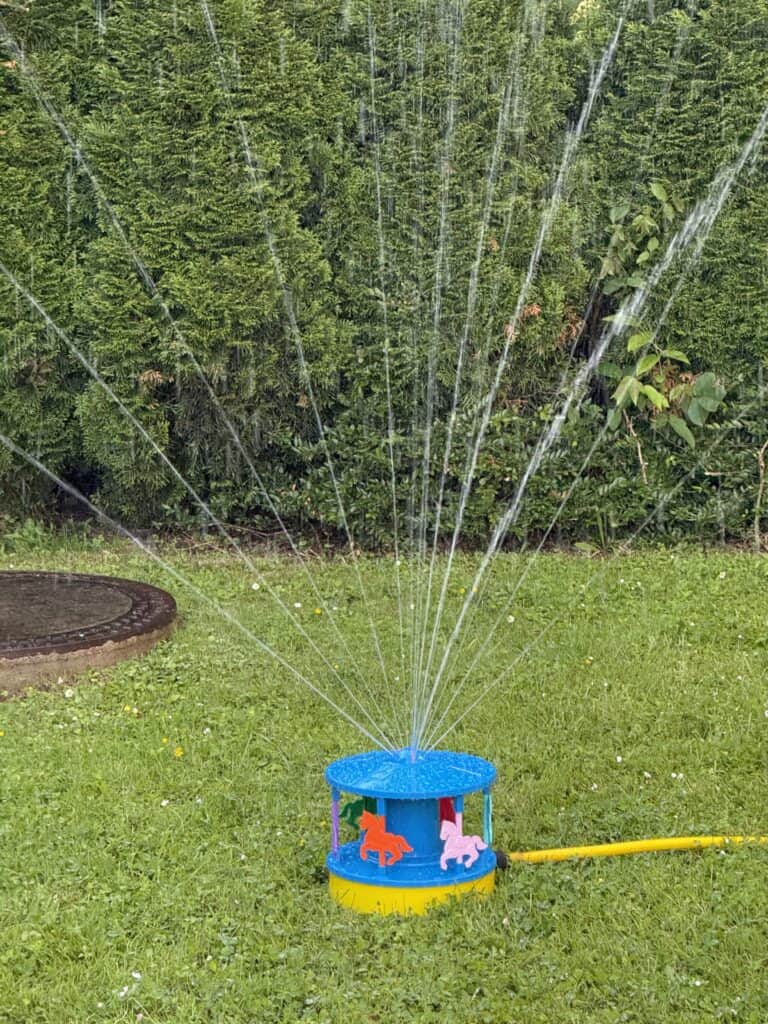 Wasser Marsch!! Der Grüntek Karussell Regner