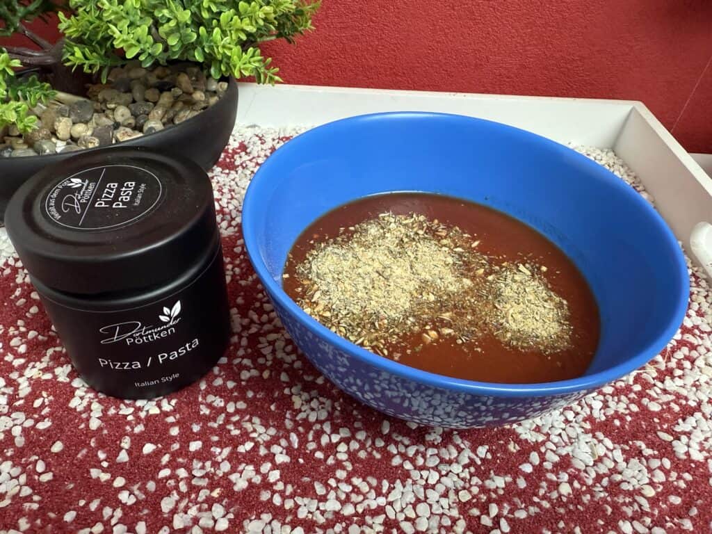 So wieht die Dortmunder Pöttken Pizza Pasta in der Sauce aus