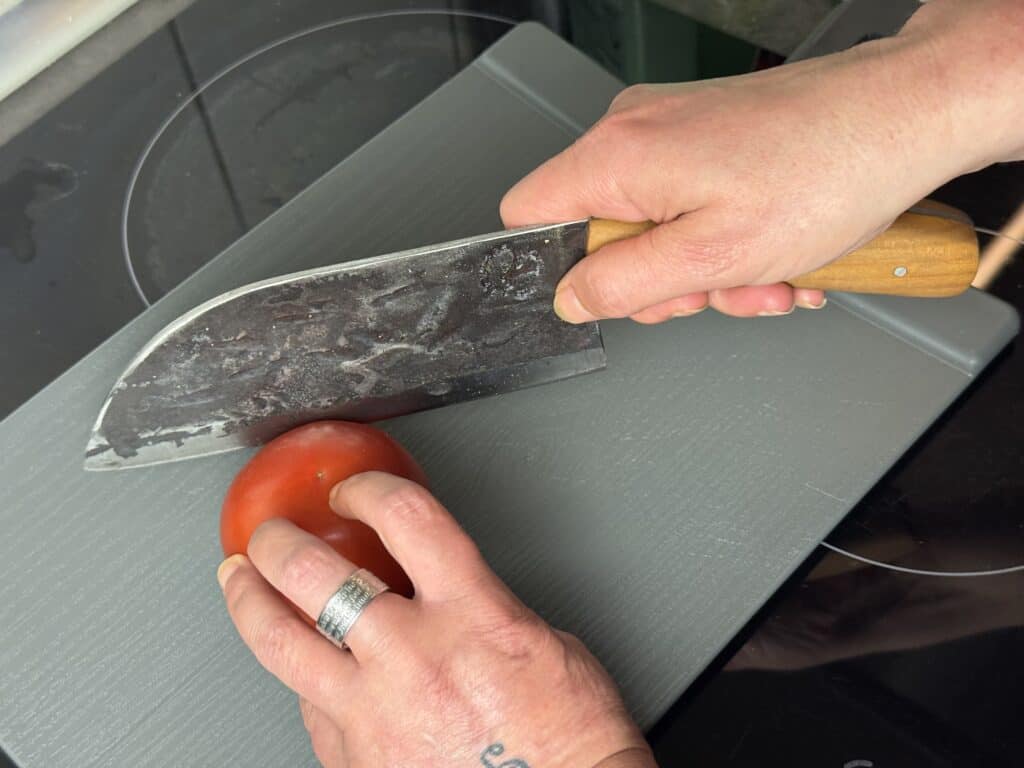 Das Messer liegt perfekt in der Hand