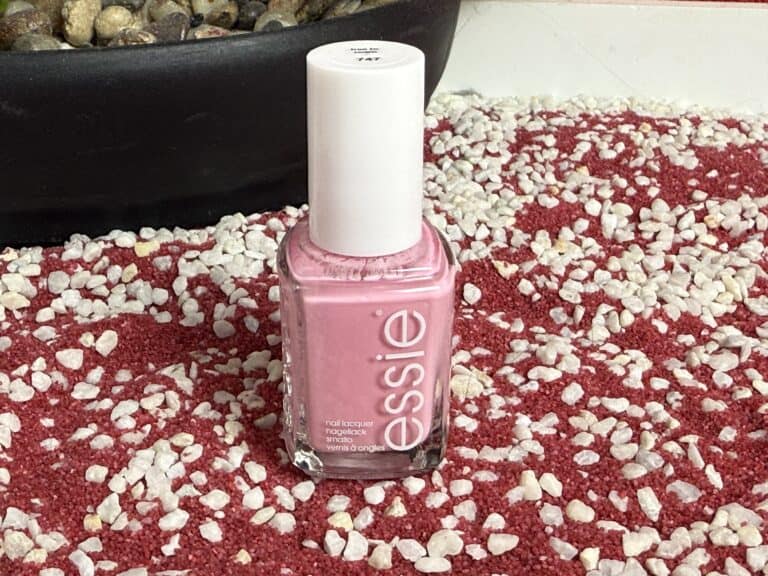 Der Essie Free to Roam 747