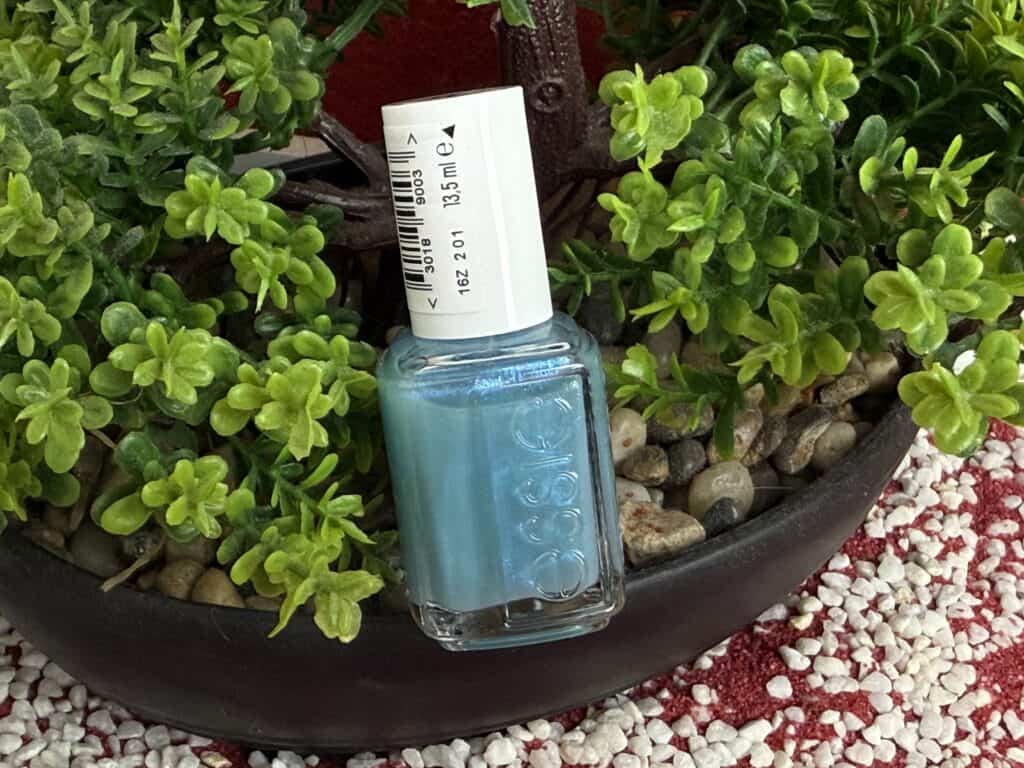 Der Nagellack aus der Nr. 993 be them all in der Farbe 45 Bikini Snapped