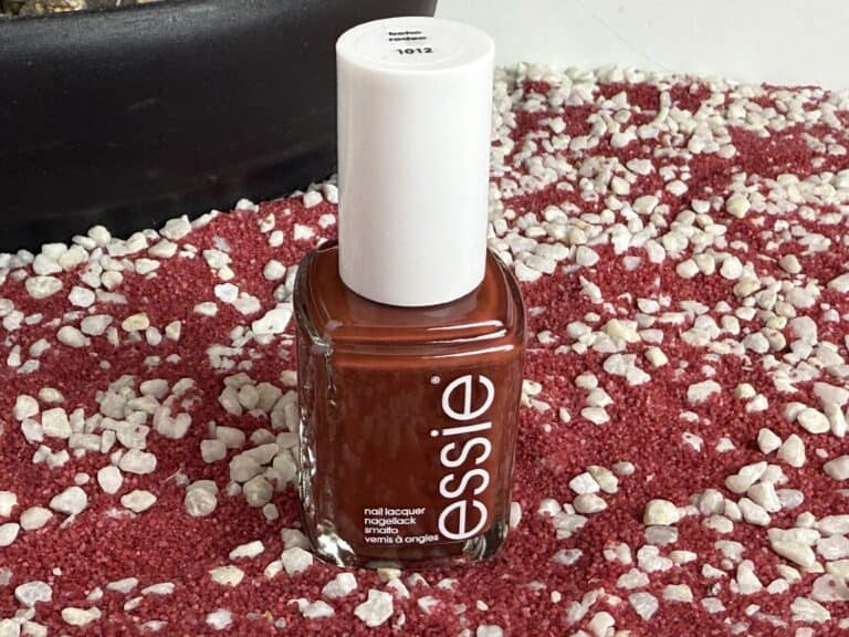 Der Essie Nagellack 1012 aus der Boho Rodeo Kollektion