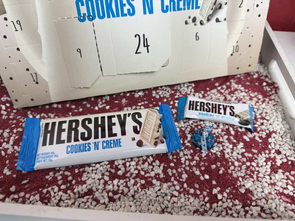 Hier seht ihr die drei Produkte, die sich hinter den Türchen des Hershey's Adventskalender befinden