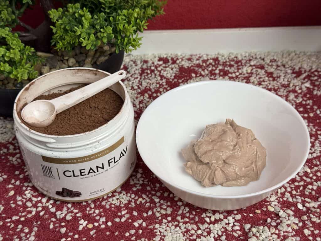 Das HBN Clean Flav Chocolate in Quark angerührt