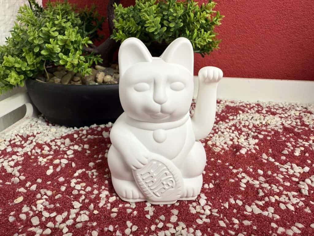 Die Winkekatze Lucky Cat Mini, sieht sie nicht süß aus?