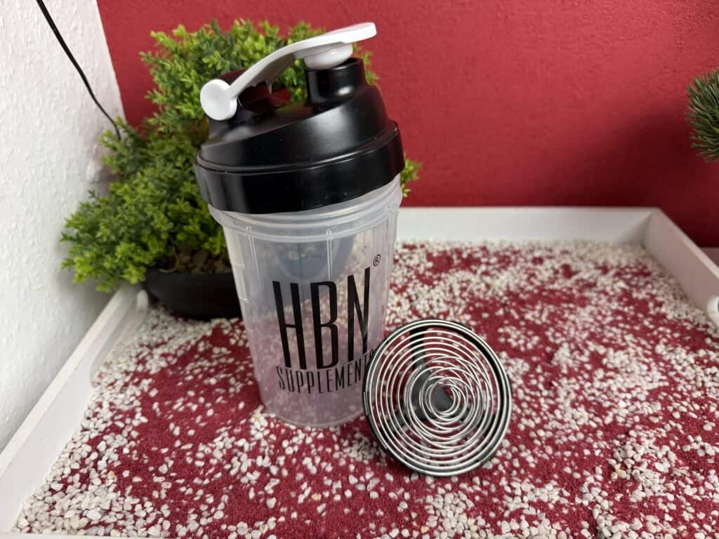 Der HBN Supplements Shaker mit der genialen Edelstahlfeder