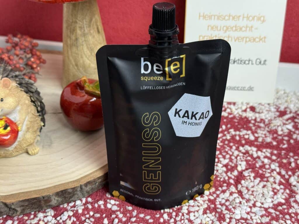 Der Bee Squeeze Honig im Quetschbeutel, die Sorte Kakao
