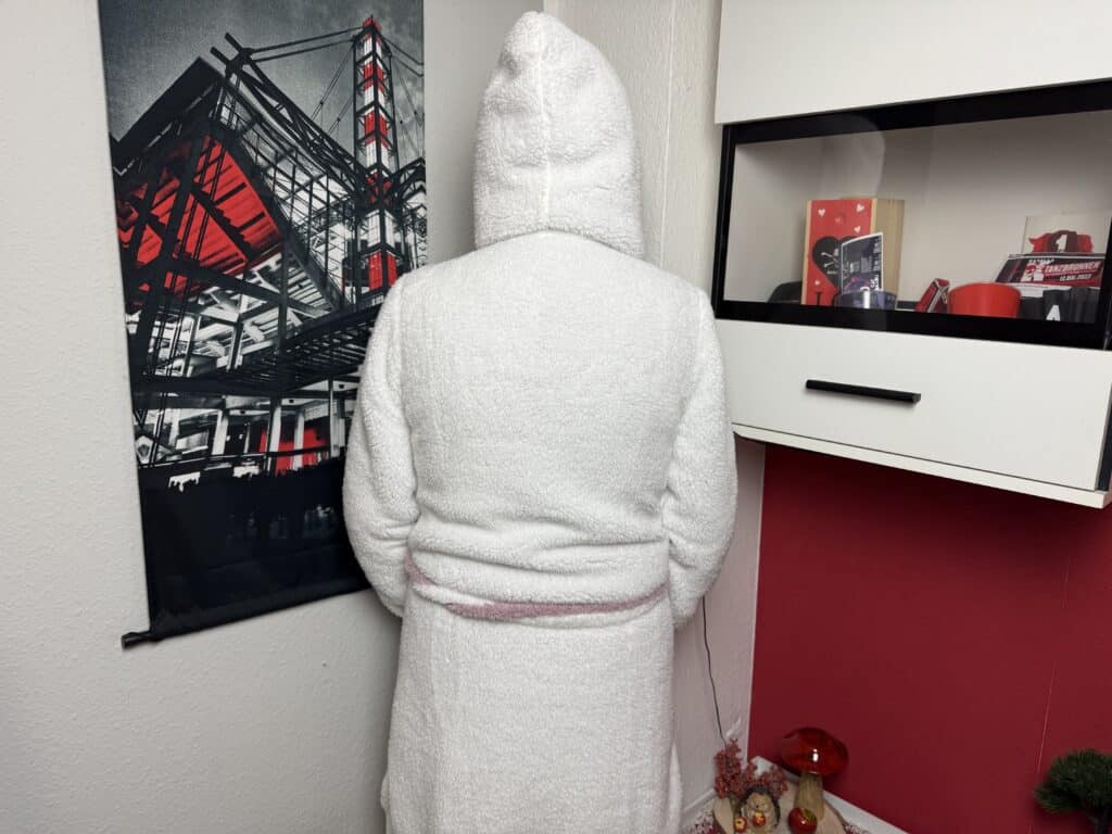 Und die Kapuze des BeachandSteam Wendebademantel Lammfelloptik