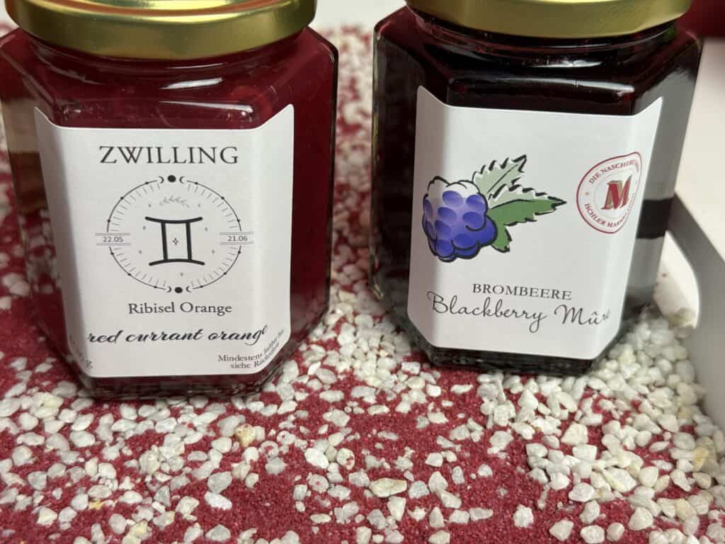Die Ischler Marmelade in den Sorten Brombeere und Ribisel Orange