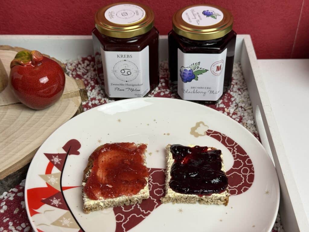 So sieht die Marmelade auf dem Brot aus