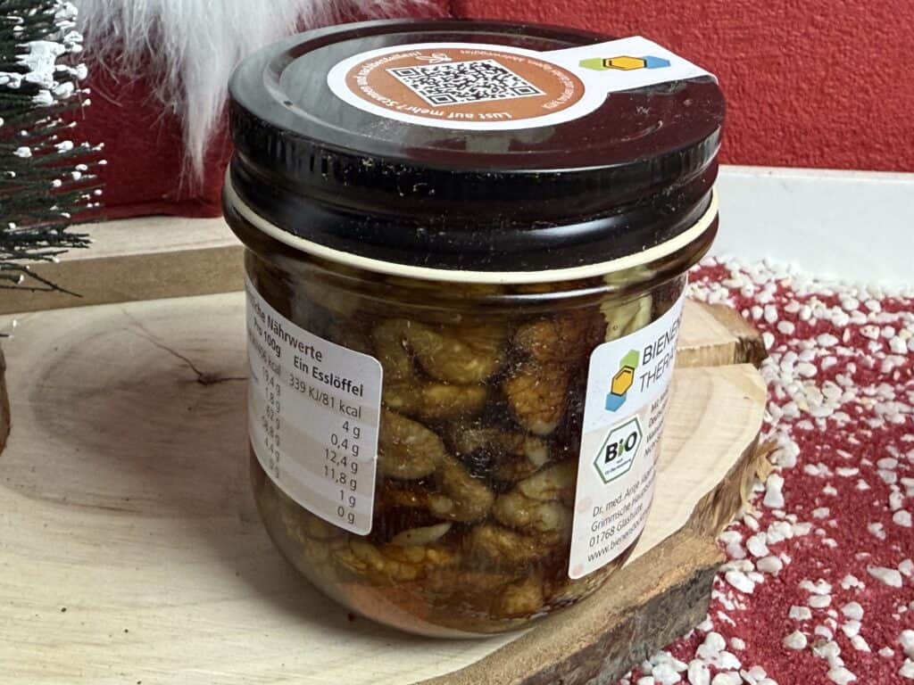 Bienenstocktherapie Honig, die Sorte halbe Walnuss in Honig