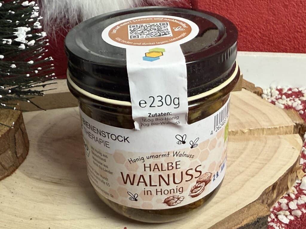 Die Sorte halbe Walnuss in Honig