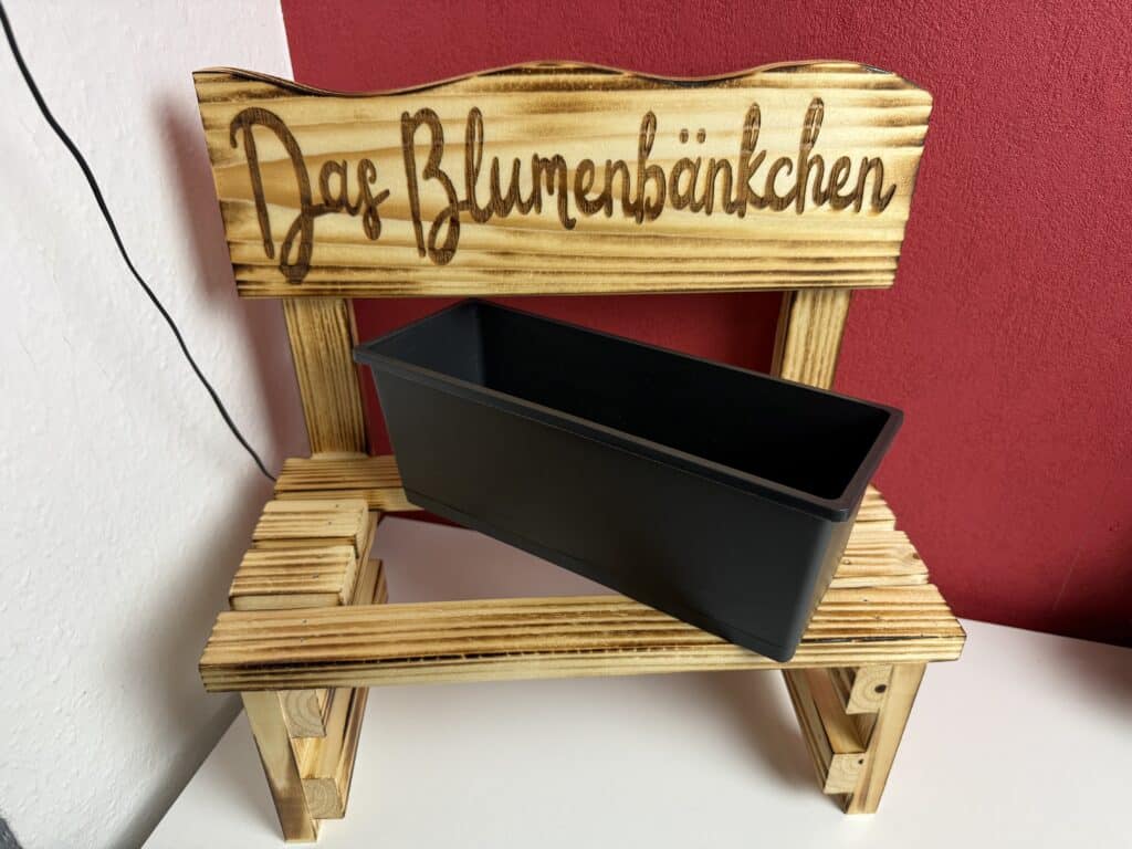 Die KlaSa Kreativwerkstatt Blumenbank, hier sehr ihr den kleinen Blumenkasten