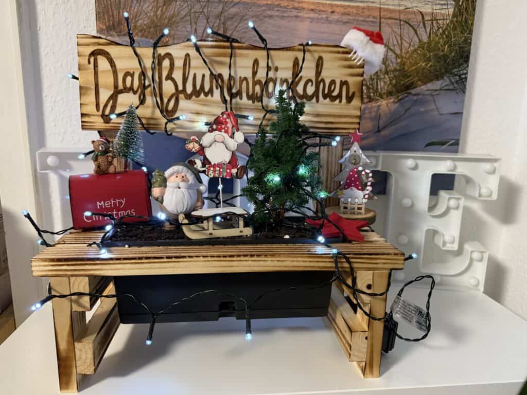 Das KlaSa Kreativwerkstatt Blumenbank. Wir haben es passend zur Jahreszeit weihnachtlich dekoriert