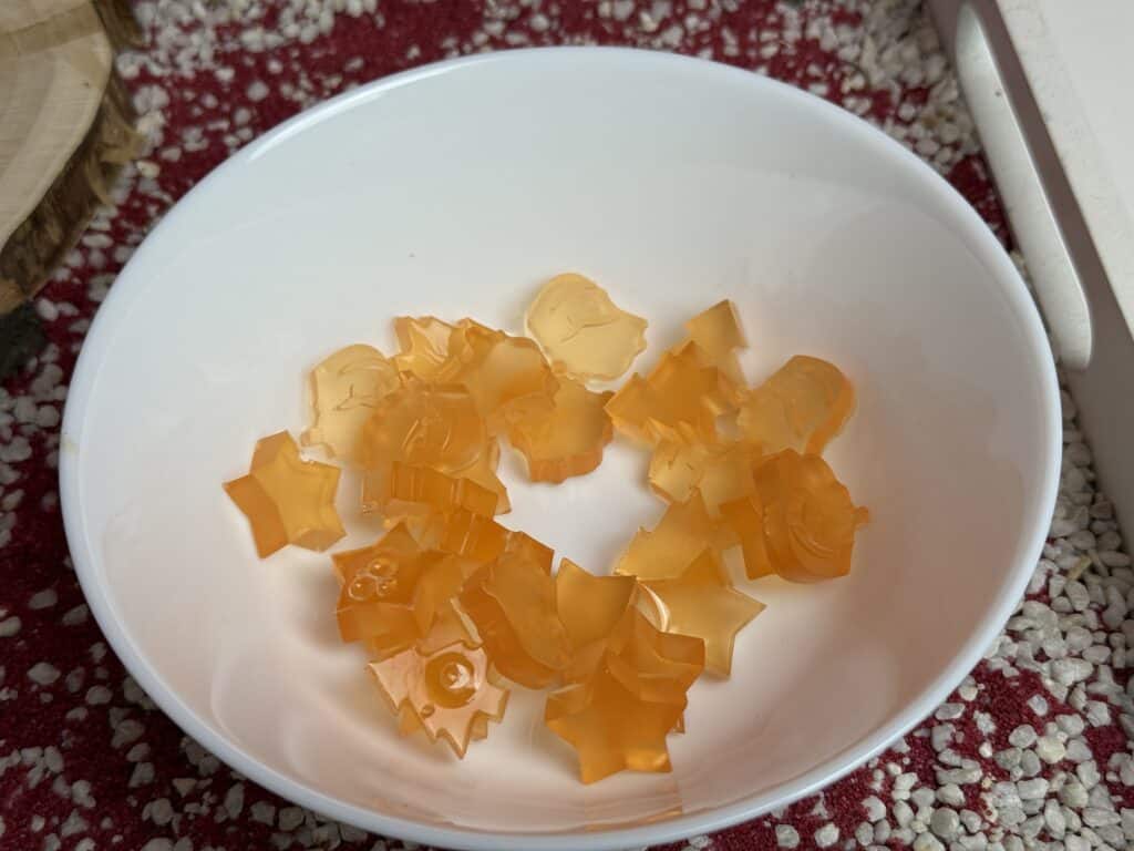 Die fertigen Weingummis aus dem Heitmann kreativ Fruchtgummi Weihnachten Set