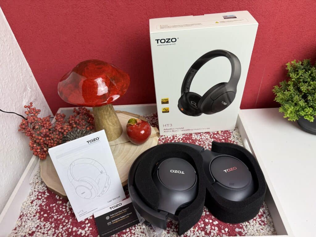 Der TOZO HT3 Kopfhörer eingeklappt